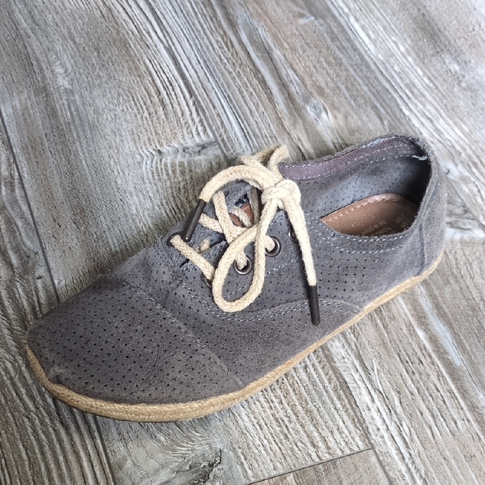 Tom's Gray Suede Canvas Shoe with Tan Laces 5.5